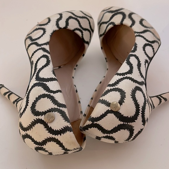 Vivienne Westwood ICONIC PUMP SQUIGGLE DARK BLUE ON WHITE USED - Picture 5 of 12